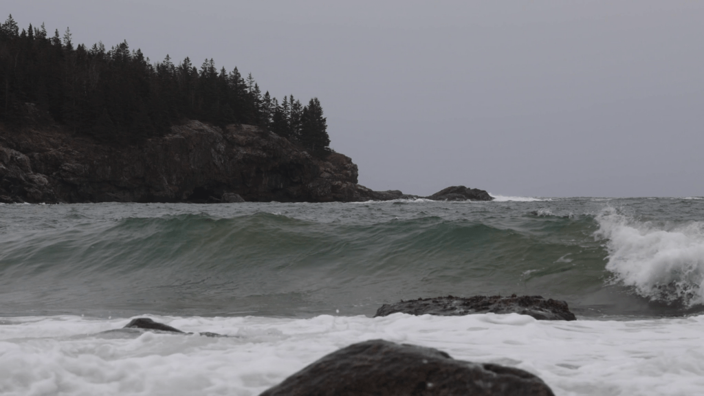 the sound of ocean waves crashing